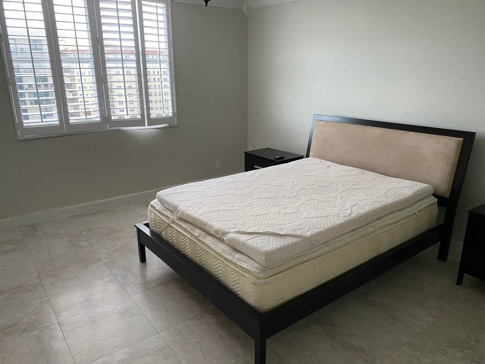 For Sale: $425,000 (1 beds, 1 baths, 1008 Square Feet)