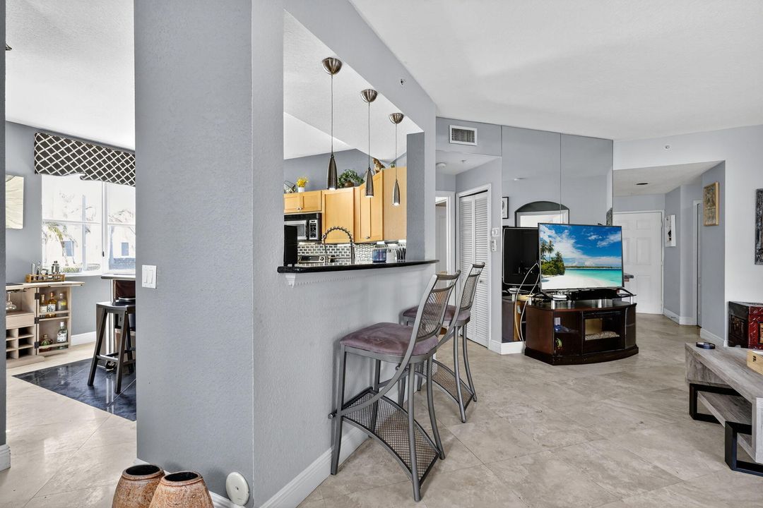 For Sale: $379,900 (2 beds, 2 baths, 1345 Square Feet)