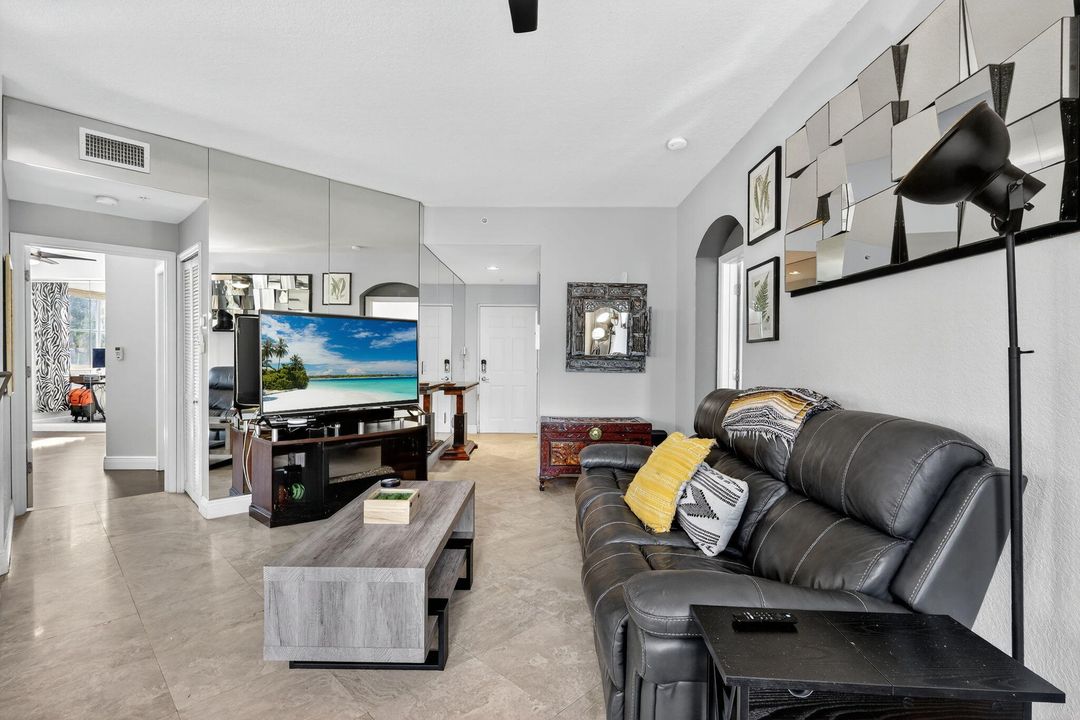 For Sale: $379,900 (2 beds, 2 baths, 1345 Square Feet)