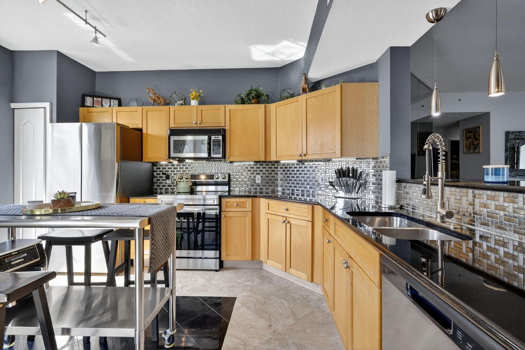 For Sale: $379,900 (2 beds, 2 baths, 1345 Square Feet)