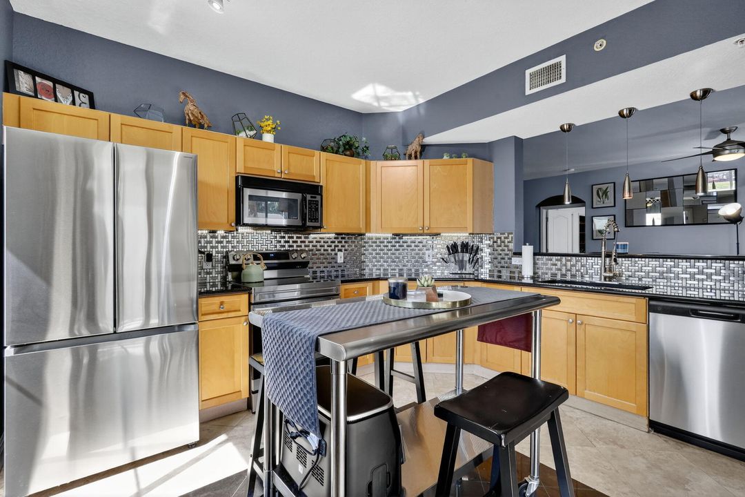 For Sale: $379,900 (2 beds, 2 baths, 1345 Square Feet)
