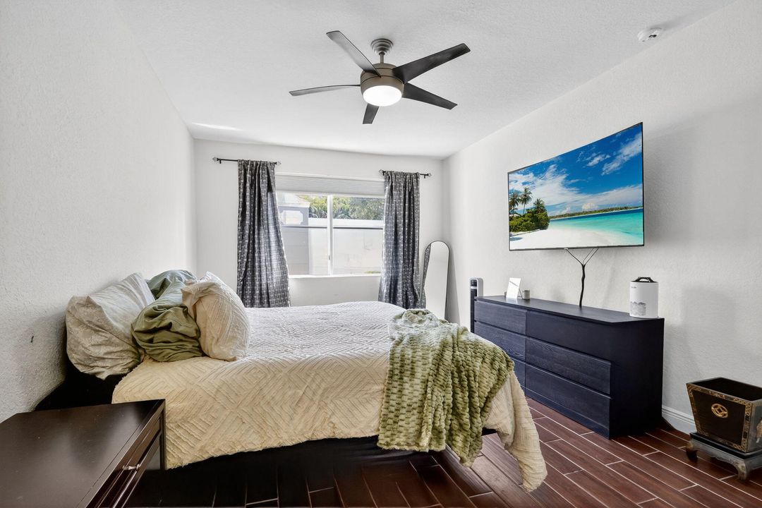 For Sale: $379,900 (2 beds, 2 baths, 1345 Square Feet)