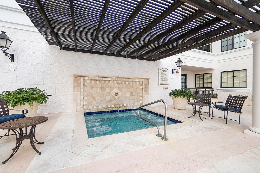 Active With Contract: $4,000 (2 beds, 2 baths, 1058 Square Feet)