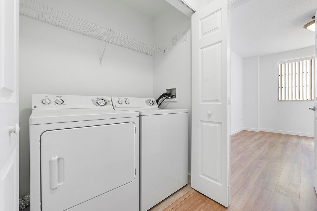 Active With Contract: $4,000 (2 beds, 2 baths, 1058 Square Feet)