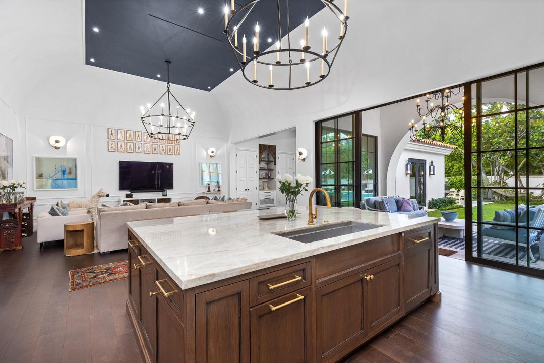 For Sale: $24,900,000 (6 beds, 7 baths, 5467 Square Feet)