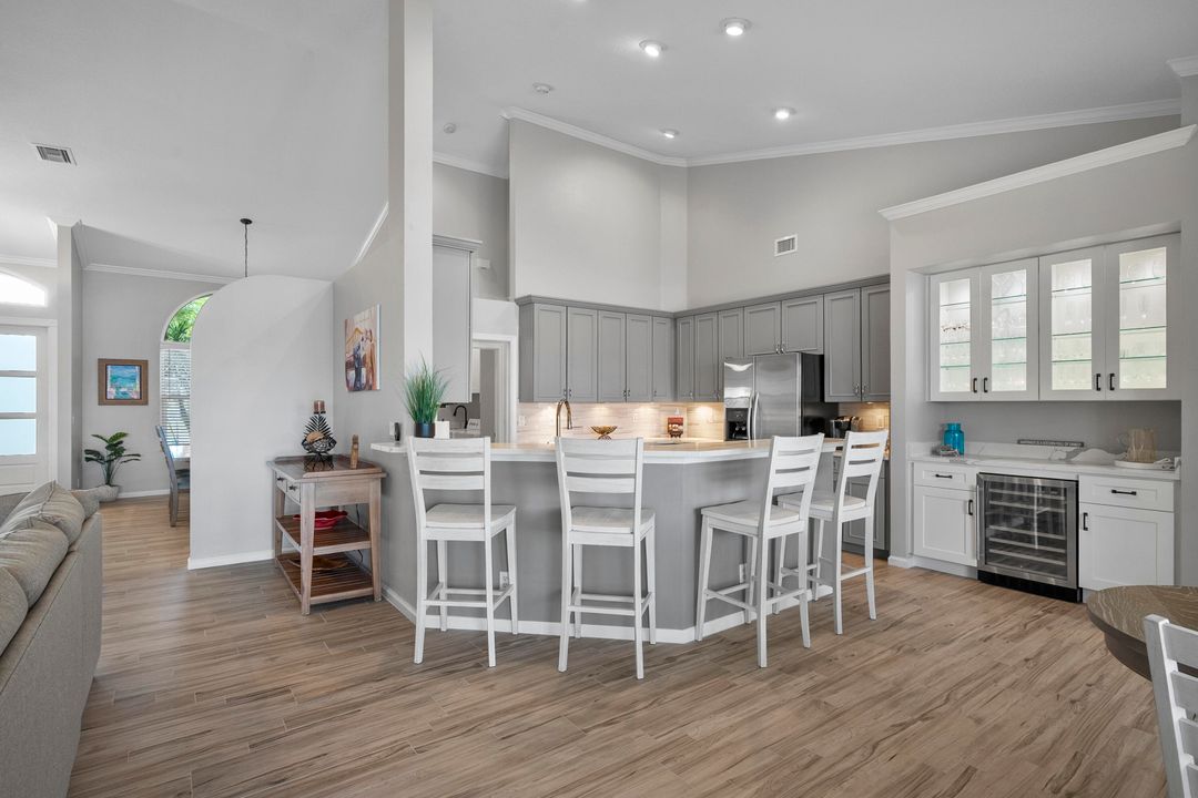 Activo con contrato: $680,000 (4 camas, 3 baños, 2814 Pies cuadrados)