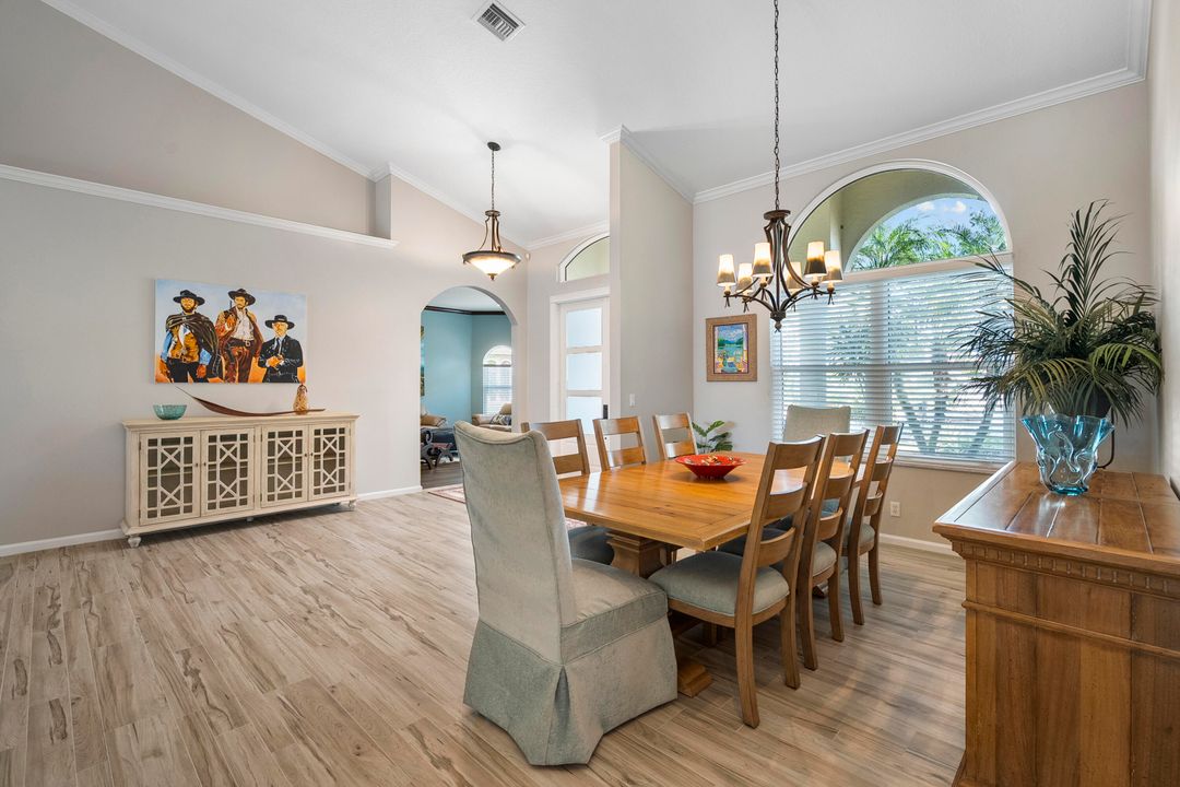 Activo con contrato: $680,000 (4 camas, 3 baños, 2814 Pies cuadrados)