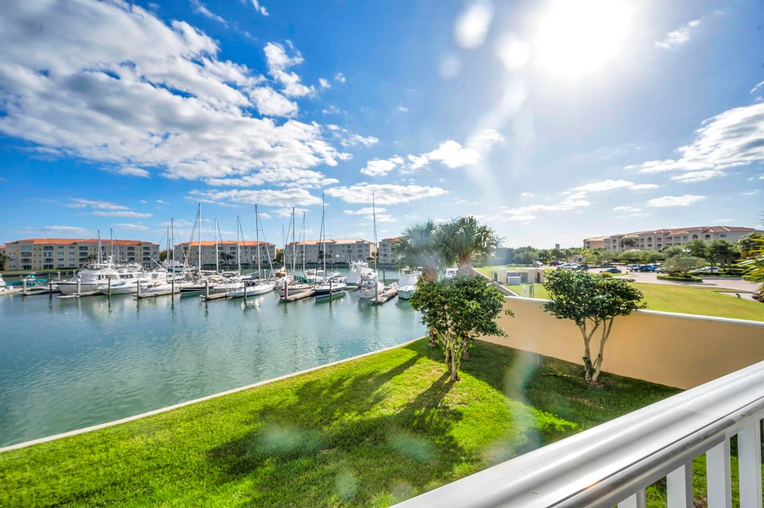 For Rent: $2,500 (2 beds, 2 baths, 1989 Square Feet)