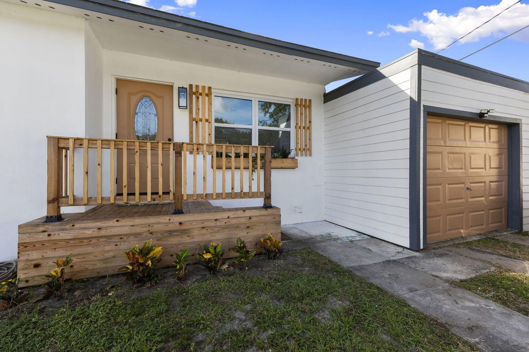 Active With Contract: $250,000 (2 beds, 1 baths, 949 Square Feet)