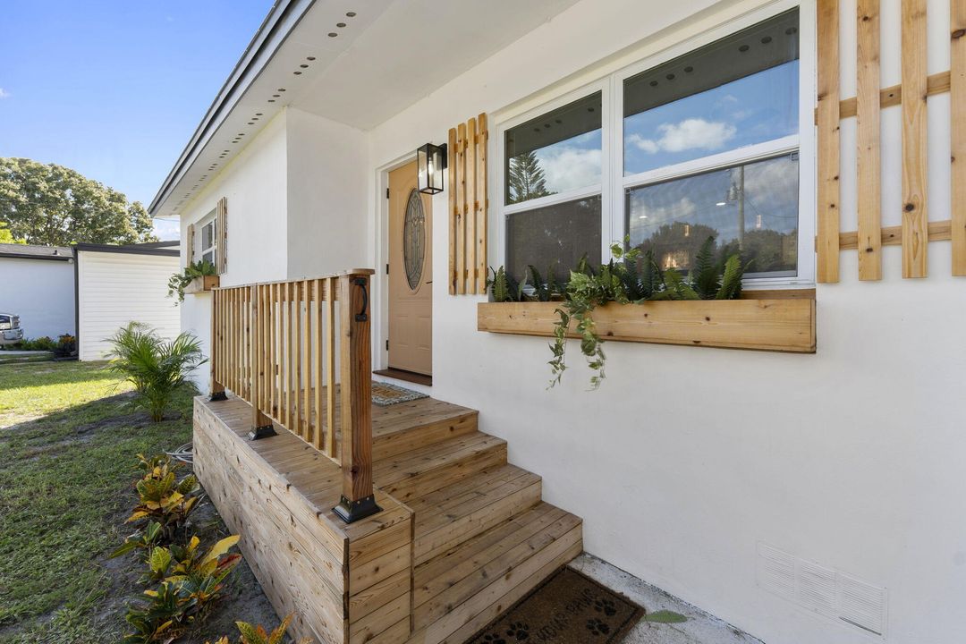 Active With Contract: $250,000 (2 beds, 1 baths, 949 Square Feet)