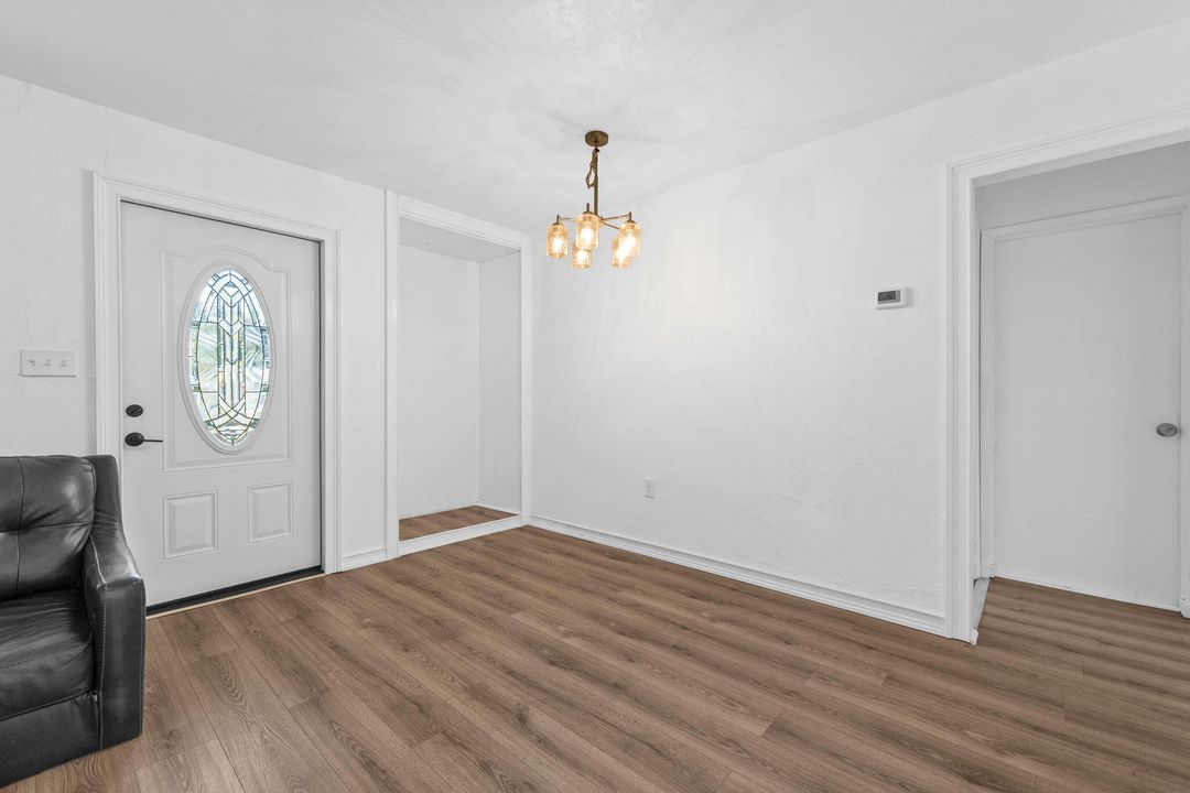 Active With Contract: $250,000 (2 beds, 1 baths, 949 Square Feet)