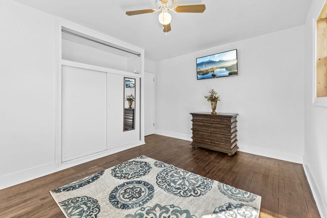 Active With Contract: $250,000 (2 beds, 1 baths, 949 Square Feet)