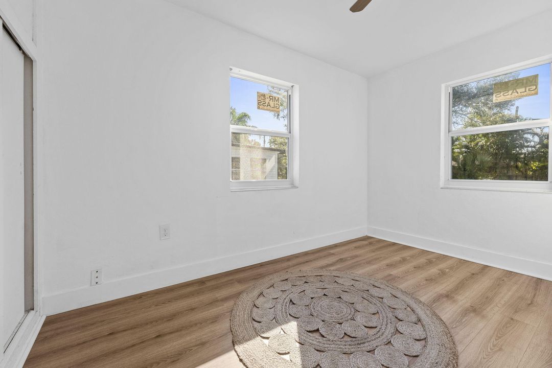 Active With Contract: $250,000 (2 beds, 1 baths, 949 Square Feet)