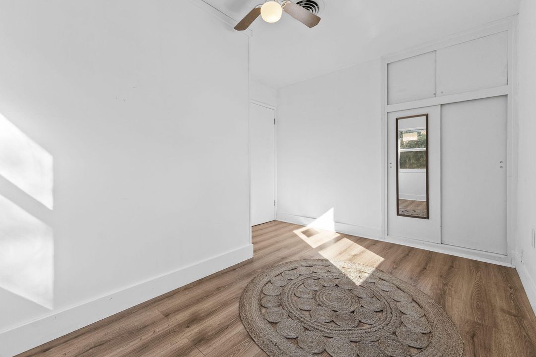 Active With Contract: $250,000 (2 beds, 1 baths, 949 Square Feet)