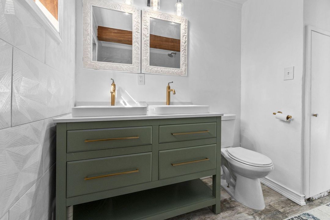 Active With Contract: $250,000 (2 beds, 1 baths, 949 Square Feet)