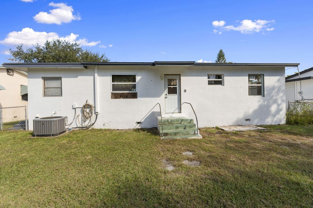 Active With Contract: $250,000 (2 beds, 1 baths, 949 Square Feet)