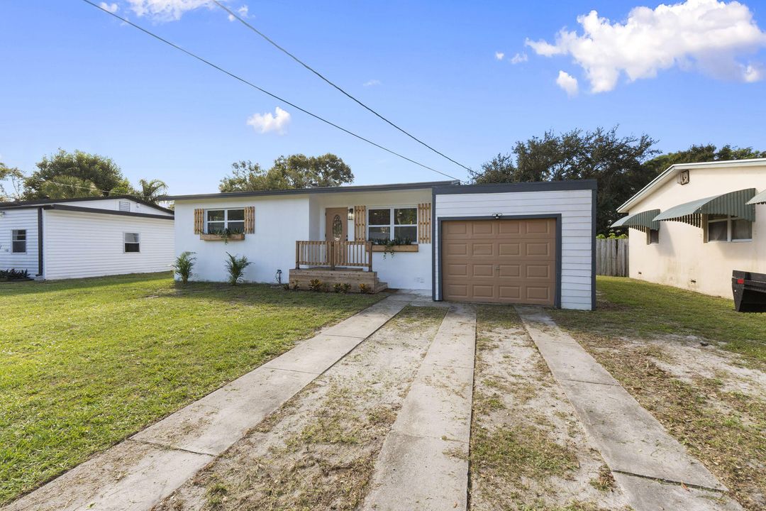 Active With Contract: $250,000 (2 beds, 1 baths, 949 Square Feet)