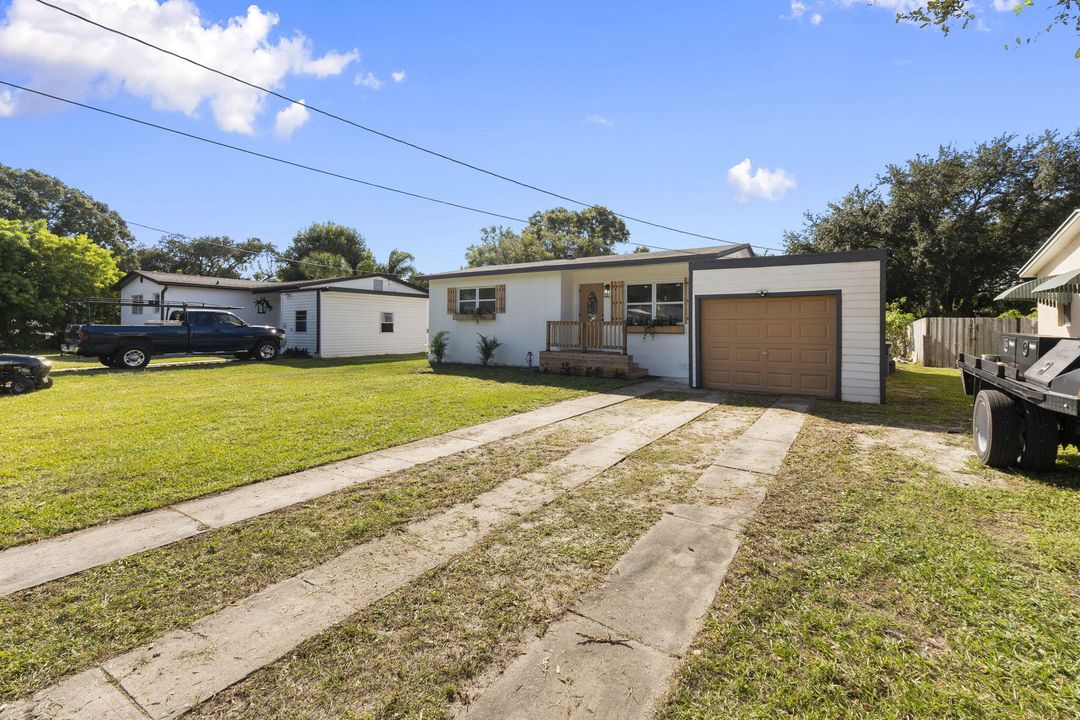 Active With Contract: $250,000 (2 beds, 1 baths, 949 Square Feet)