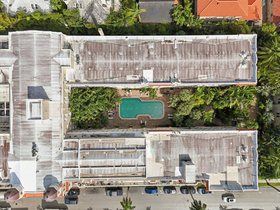 For Sale: $899,000 (2 beds, 2 baths, 703 Square Feet)