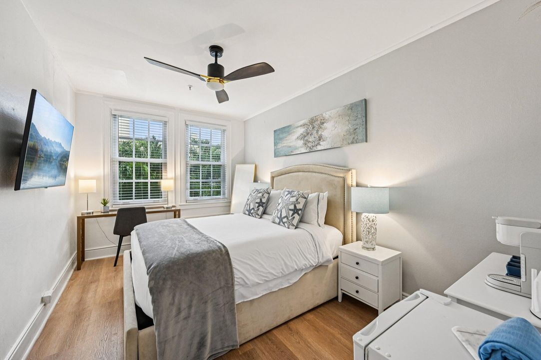 For Sale: $899,000 (2 beds, 2 baths, 703 Square Feet)