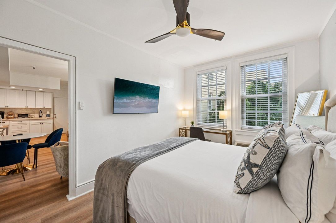 For Sale: $899,000 (2 beds, 2 baths, 703 Square Feet)