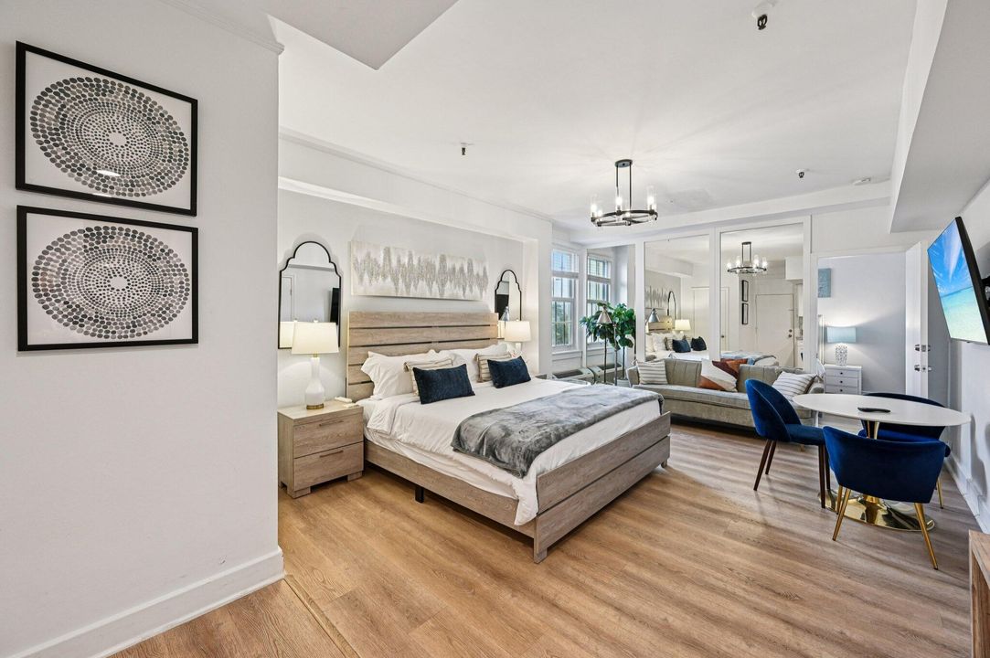 For Sale: $899,000 (2 beds, 2 baths, 703 Square Feet)