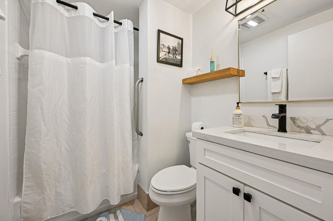 For Sale: $899,000 (2 beds, 2 baths, 703 Square Feet)