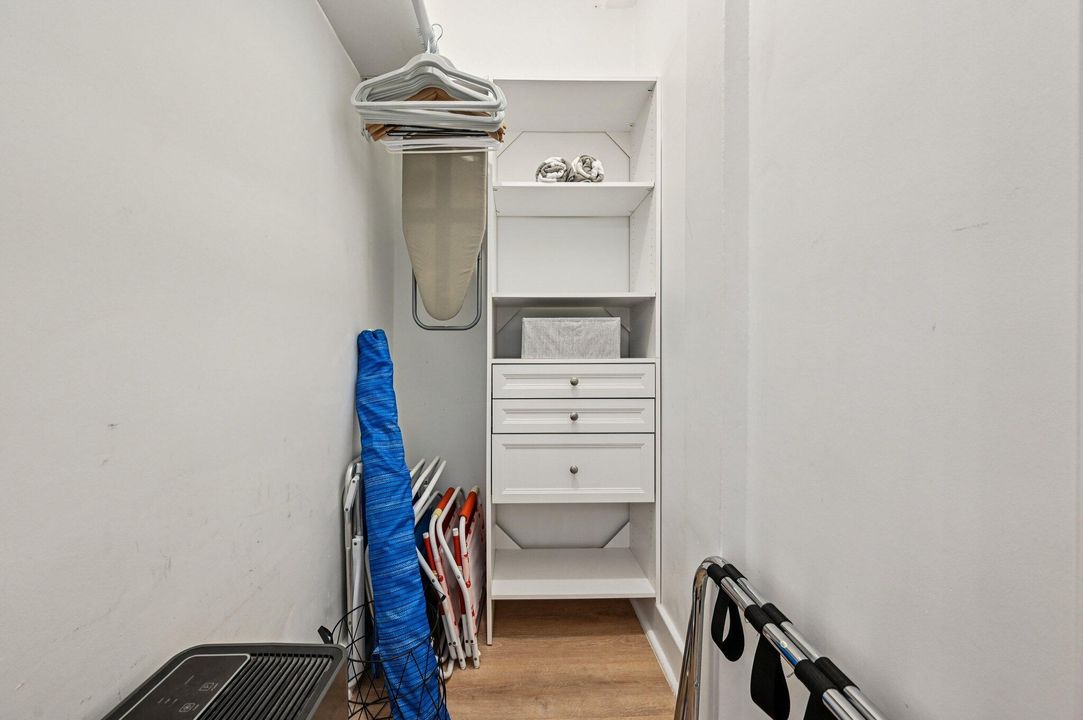 For Sale: $899,000 (2 beds, 2 baths, 703 Square Feet)