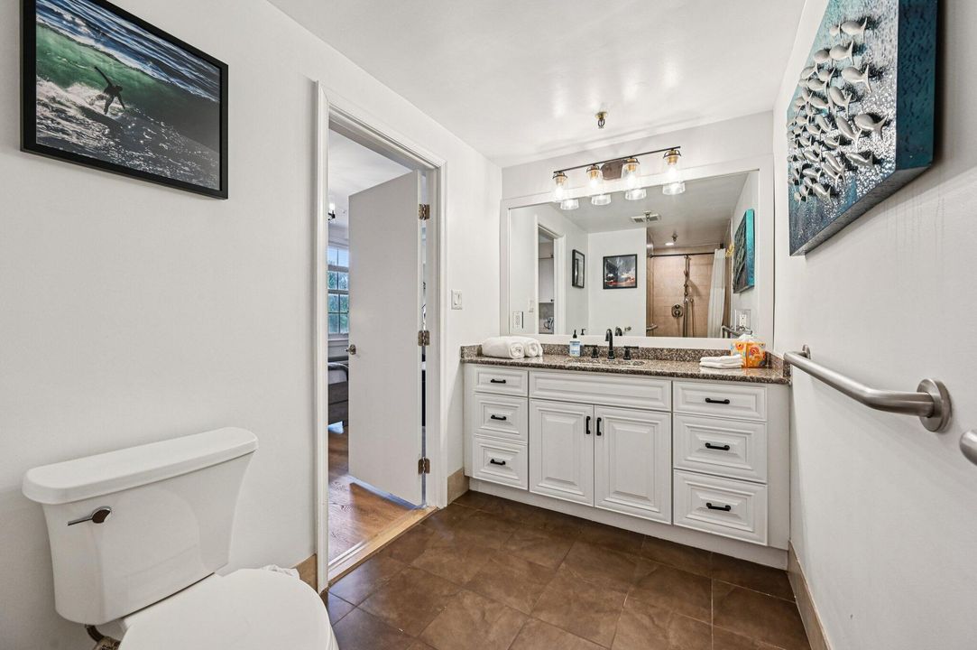 For Sale: $899,000 (2 beds, 2 baths, 703 Square Feet)