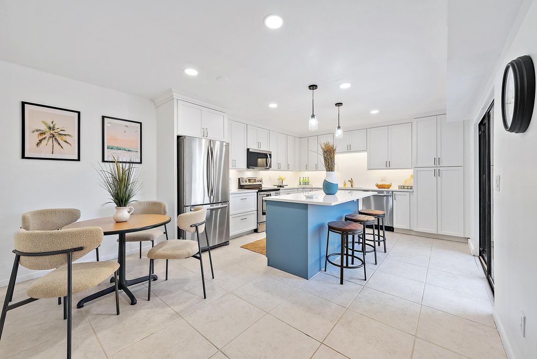 For Sale: $675,000 (2 beds, 2 baths, 1708 Square Feet)