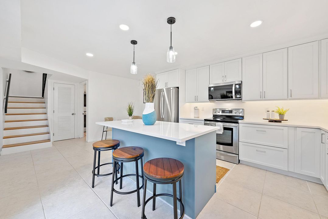 For Sale: $675,000 (2 beds, 2 baths, 1708 Square Feet)