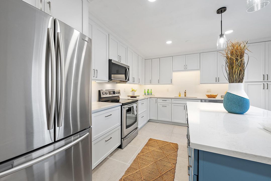 For Sale: $675,000 (2 beds, 2 baths, 1708 Square Feet)