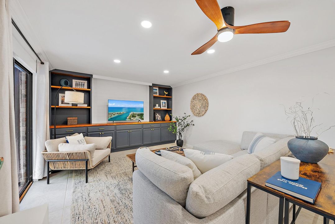 For Sale: $675,000 (2 beds, 2 baths, 1708 Square Feet)