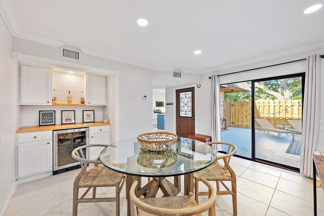 For Sale: $675,000 (2 beds, 2 baths, 1708 Square Feet)