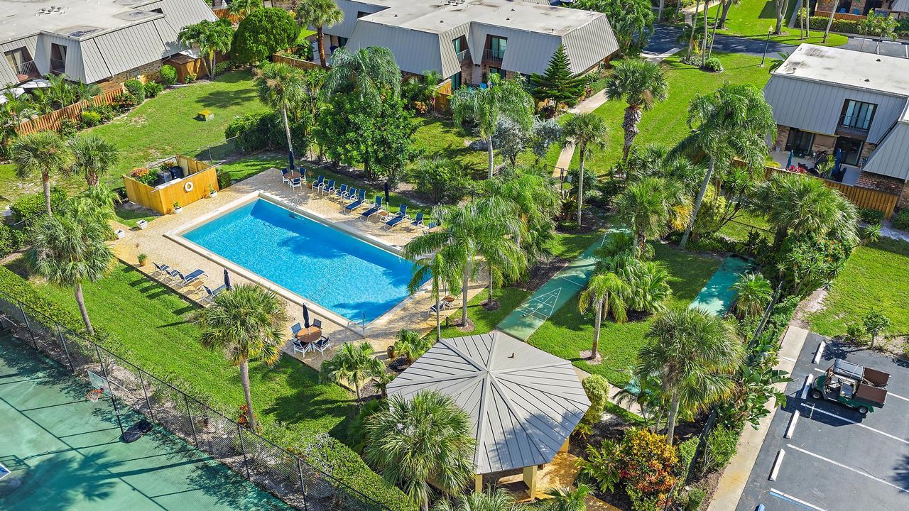 For Sale: $675,000 (2 beds, 2 baths, 1708 Square Feet)