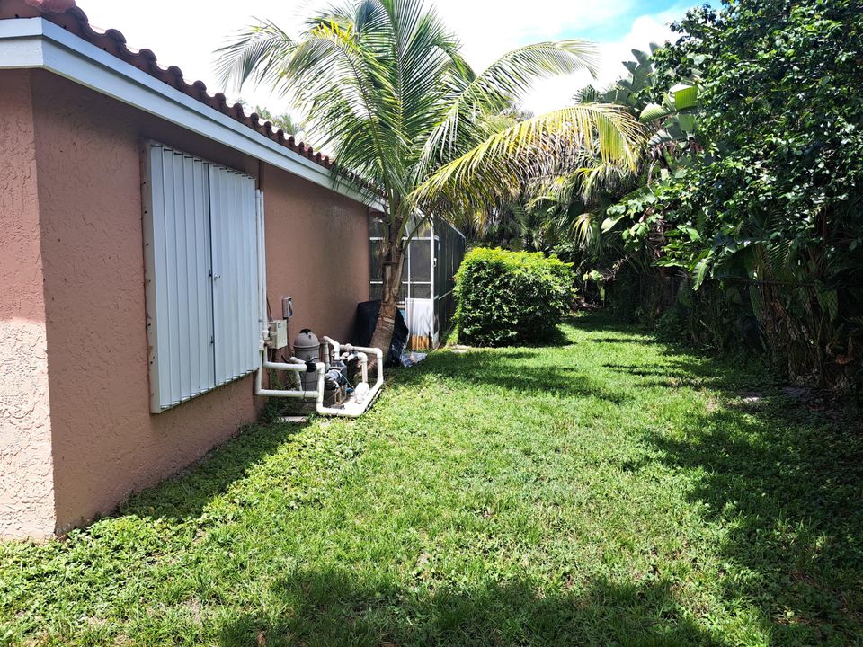 Activo con contrato: $595,000 (4 camas, 2 baños, 2051 Pies cuadrados)