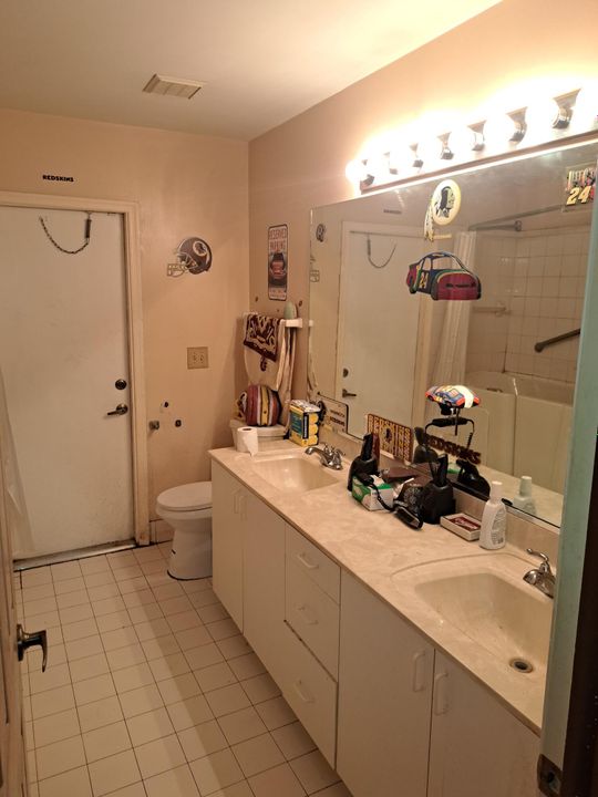 Activo con contrato: $595,000 (4 camas, 2 baños, 2051 Pies cuadrados)