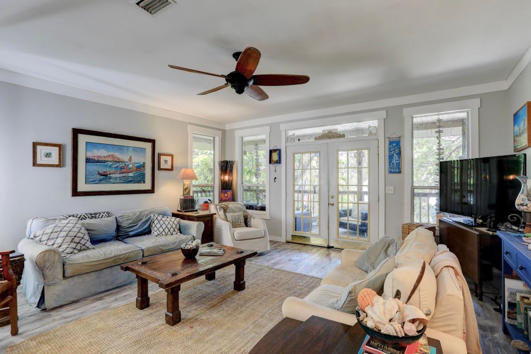 For Sale: $699,000 (3 beds, 2 baths, 1299 Square Feet)