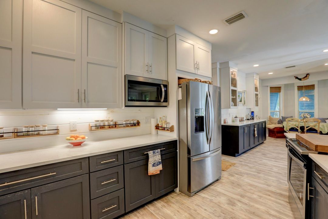 For Sale: $699,000 (3 beds, 2 baths, 1299 Square Feet)