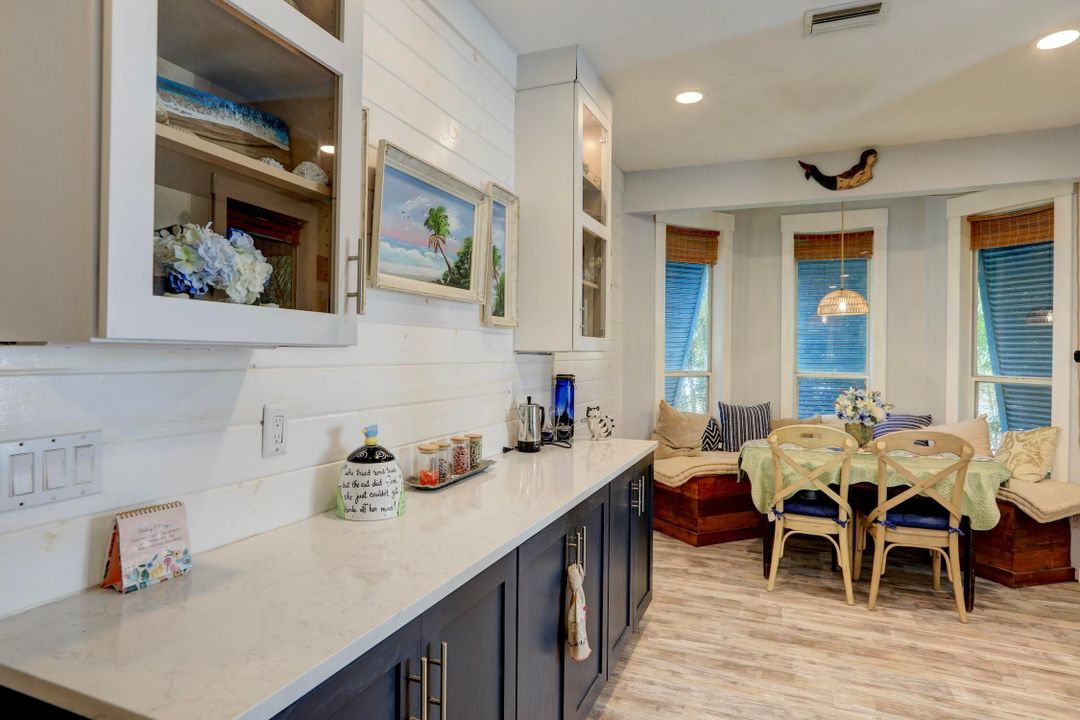 For Sale: $699,000 (3 beds, 2 baths, 1299 Square Feet)