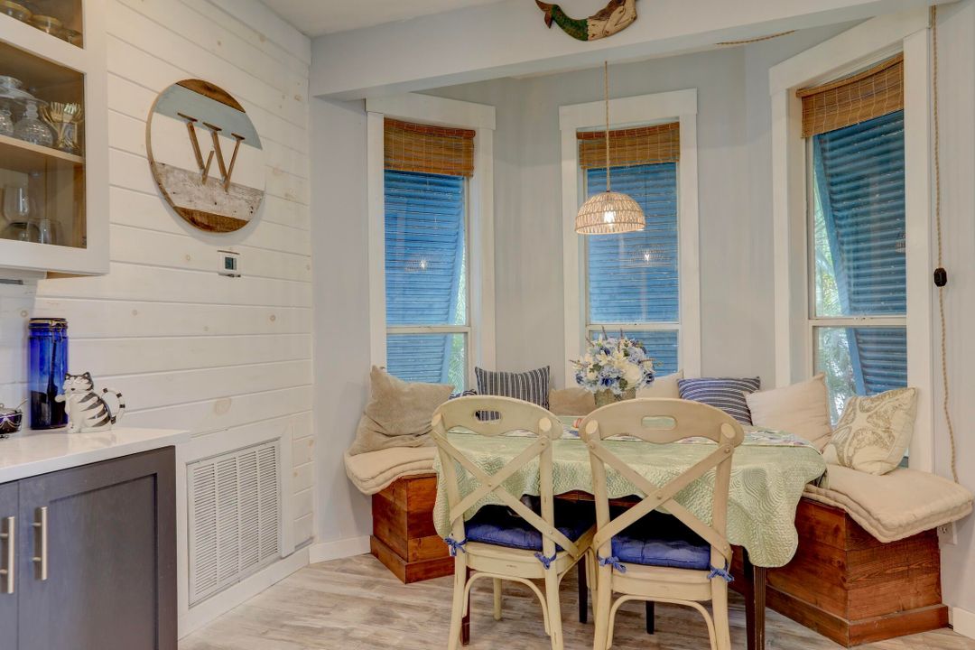 For Sale: $699,000 (3 beds, 2 baths, 1299 Square Feet)