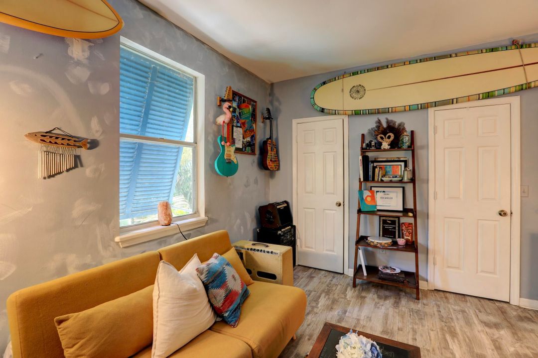 For Sale: $699,000 (3 beds, 2 baths, 1299 Square Feet)