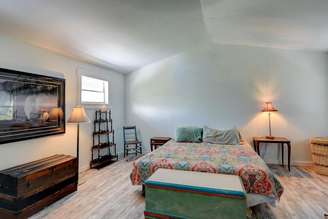 For Sale: $699,000 (3 beds, 2 baths, 1299 Square Feet)