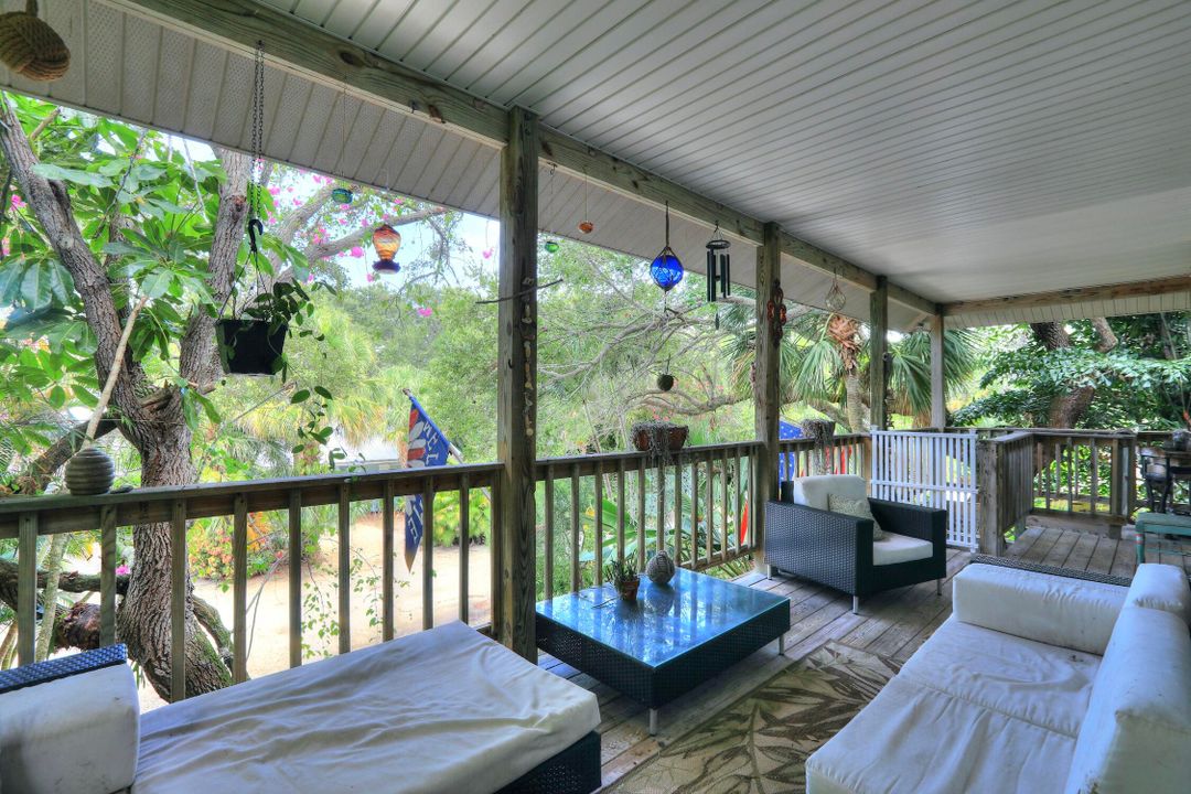 For Sale: $699,000 (3 beds, 2 baths, 1299 Square Feet)