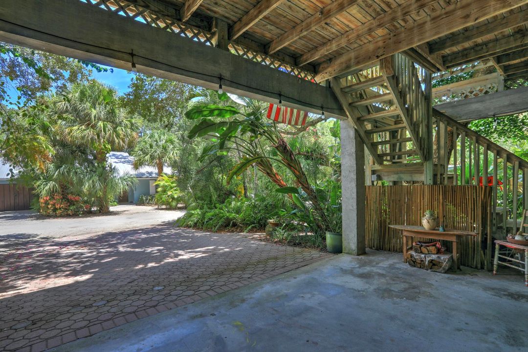 For Sale: $699,000 (3 beds, 2 baths, 1299 Square Feet)