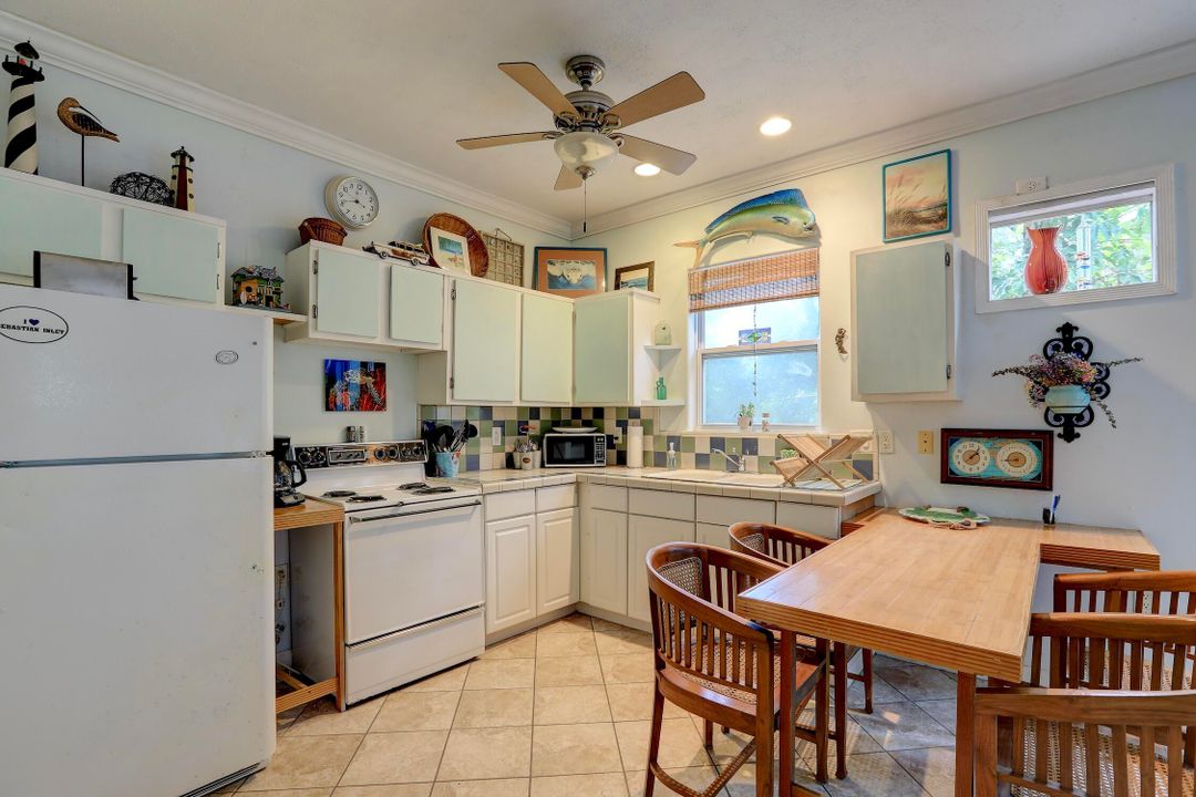 For Sale: $699,000 (3 beds, 2 baths, 1299 Square Feet)