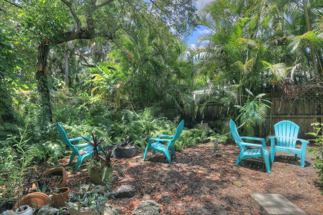 For Sale: $699,000 (3 beds, 2 baths, 1299 Square Feet)