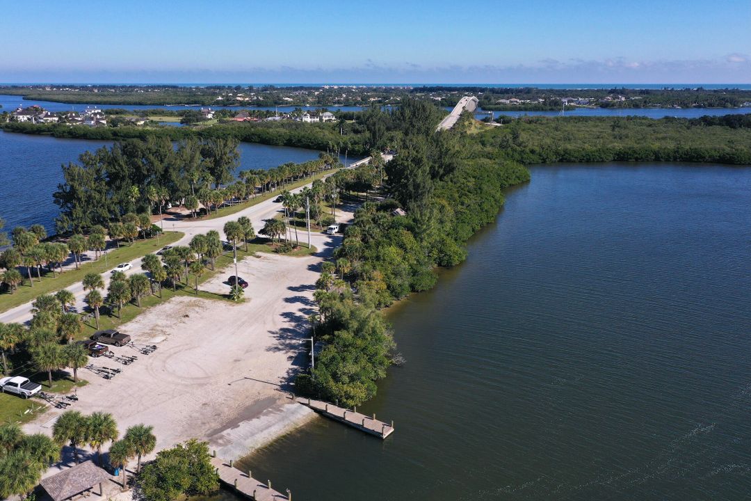 For Sale: $699,000 (3 beds, 2 baths, 1299 Square Feet)