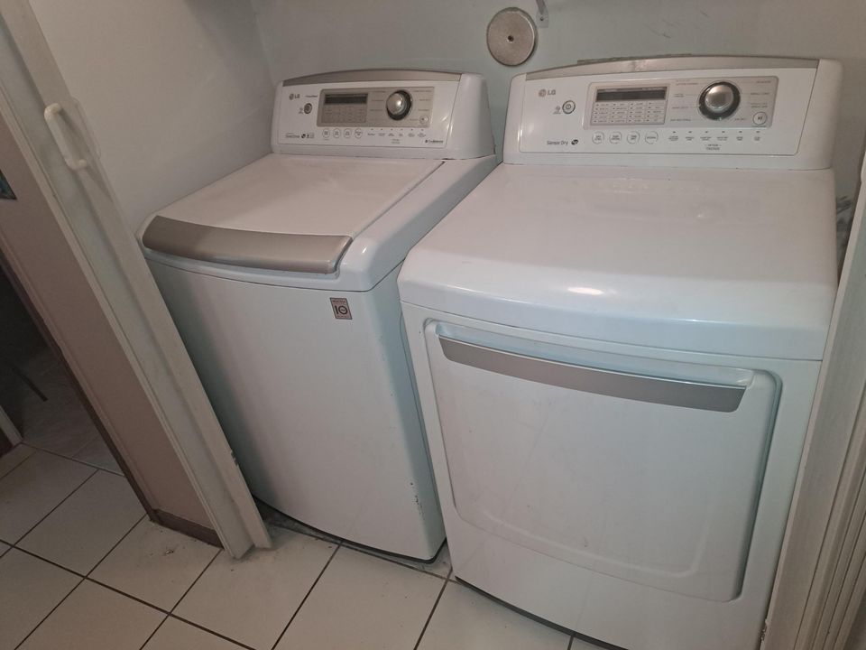 Activo con contrato: $595,000 (4 camas, 2 baños, 2051 Pies cuadrados)