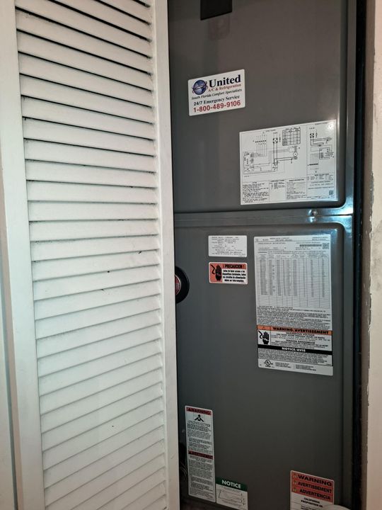 Activo con contrato: $595,000 (4 camas, 2 baños, 2051 Pies cuadrados)